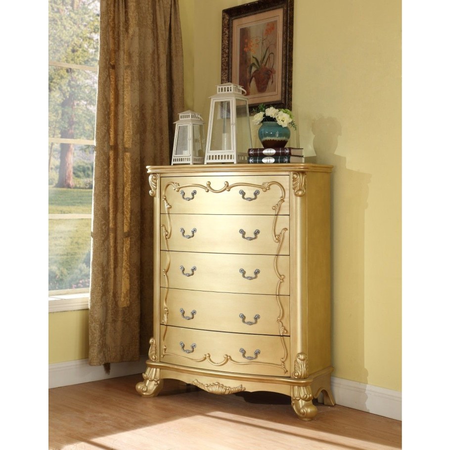 Комод в золотом цвете