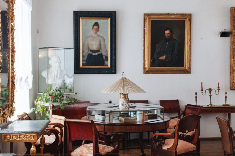 Усадьба Толстого гостиная