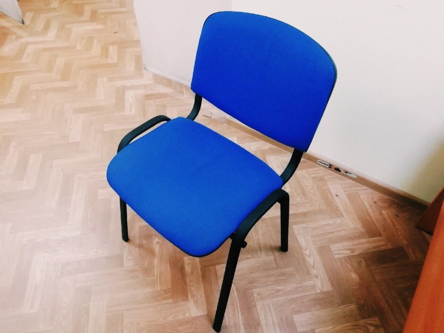 Синие офисные стулья модель