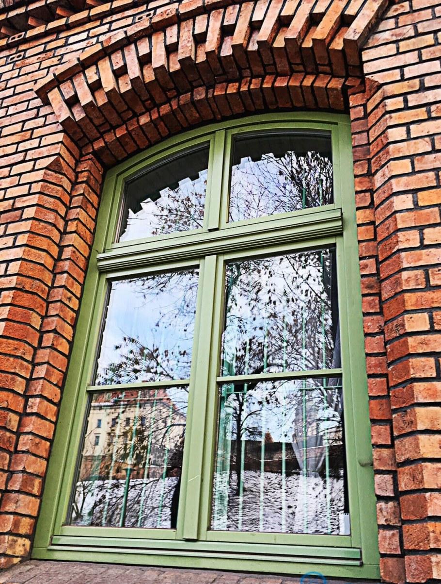 Арочные кирпичные окна