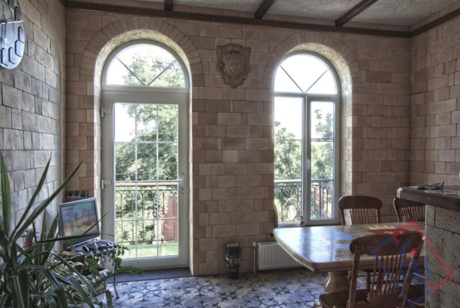 Сталинский дом с арочными окнами интерьер