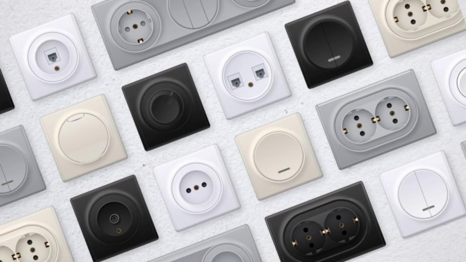 Выключатель двухклавишный с розеткой