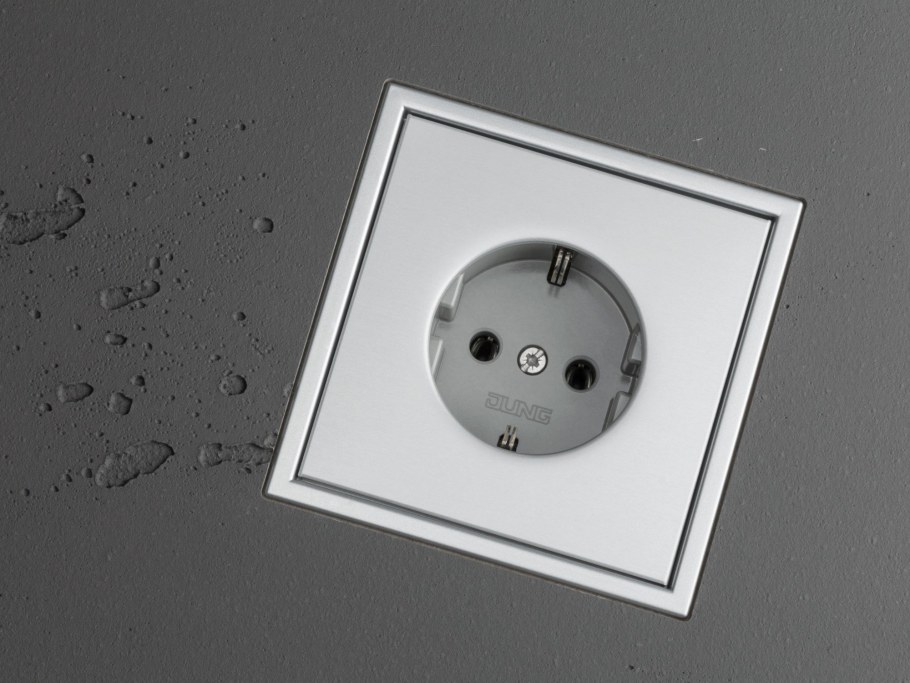 Розетки Schneider заподлицо со стеной