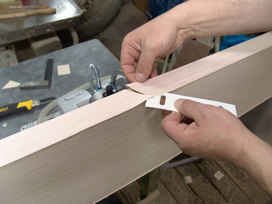 Наклеивание кромки на мебель