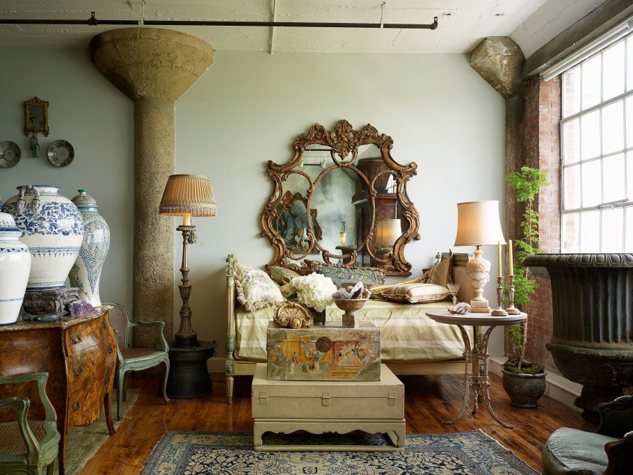 Антикварная мебель в Индустриальном интерьере