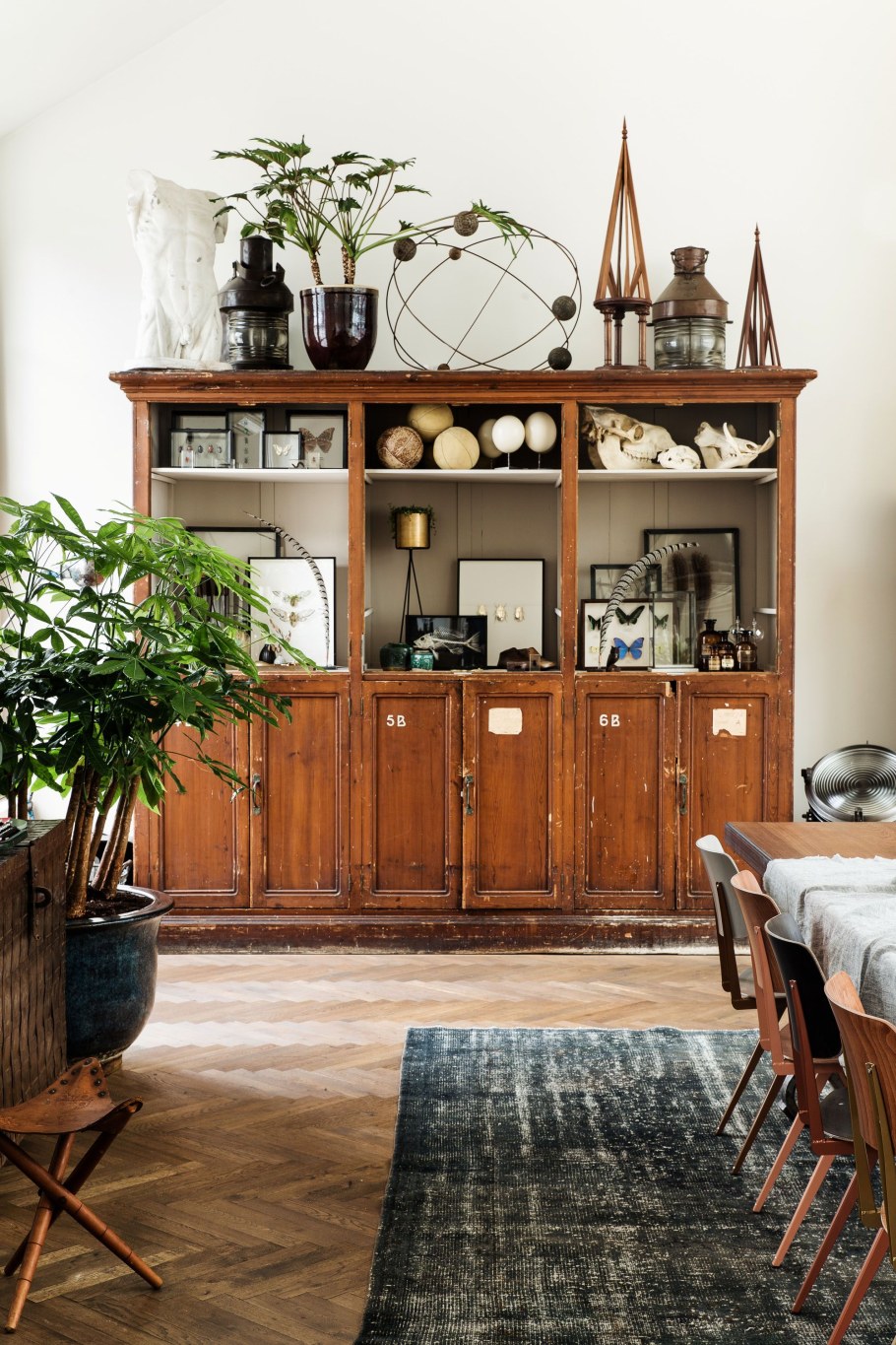 Старая мебель в интерьере