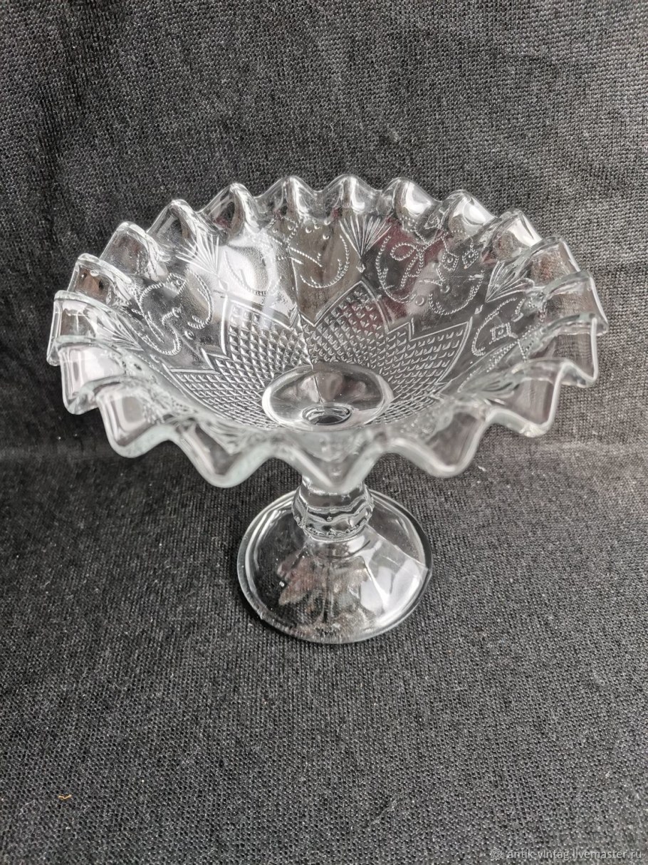 Конфетница на ножке ажурная