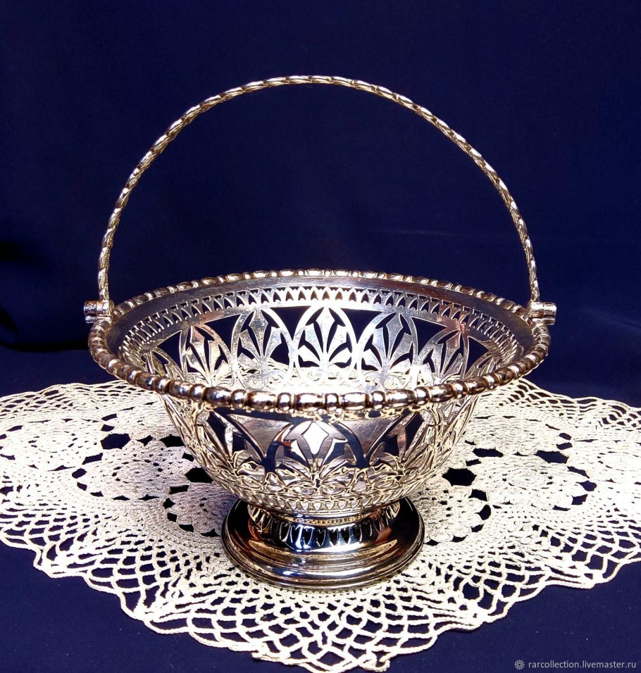 Вазочка-корзинка с ручкой старинная стекло