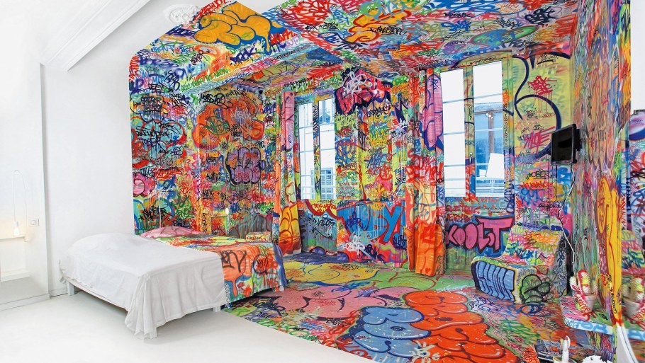 Необычный интерьер комнаты