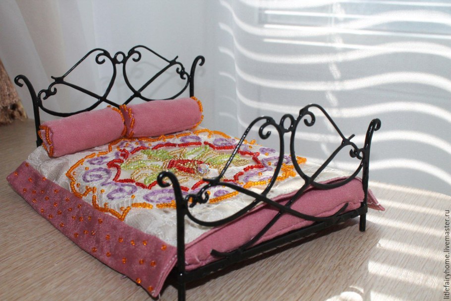 Кроватка для кукол кованная