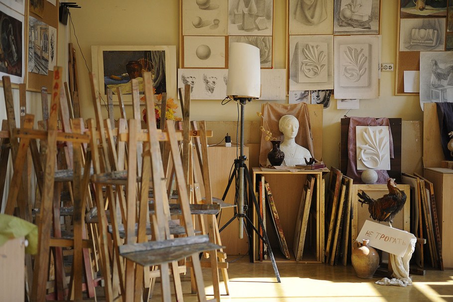 Мольберт в художественной школе