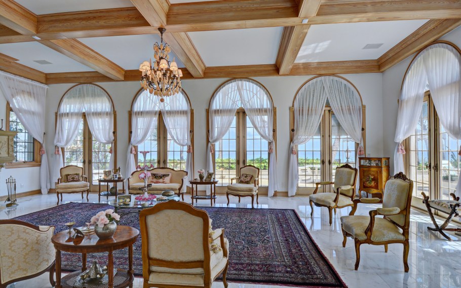 Вилла в романском стиле