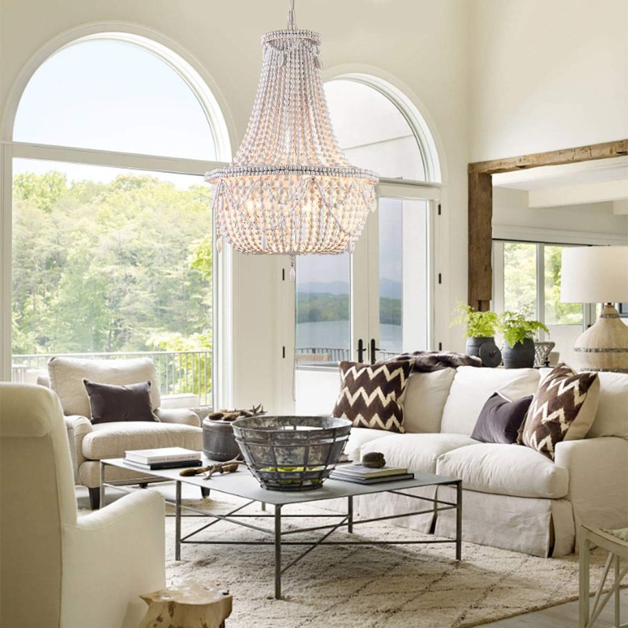 Гостиная с арочными окнами