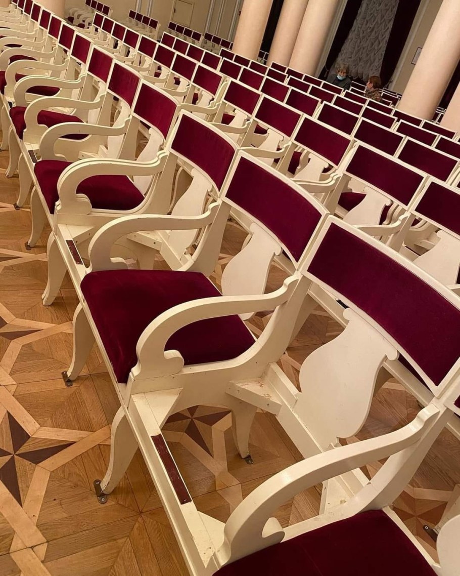 Стулья для театрального зала