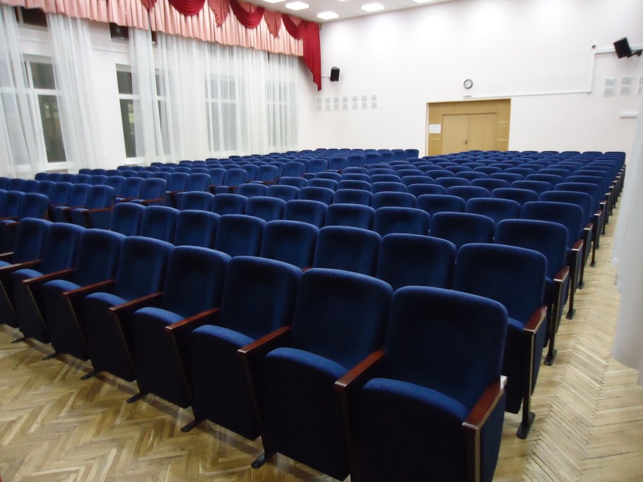 Театральные кресла