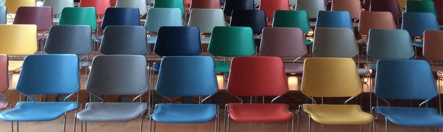 Стулья в зале