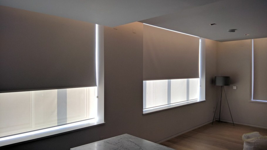 Рулонные шторы блэкаут для офиса