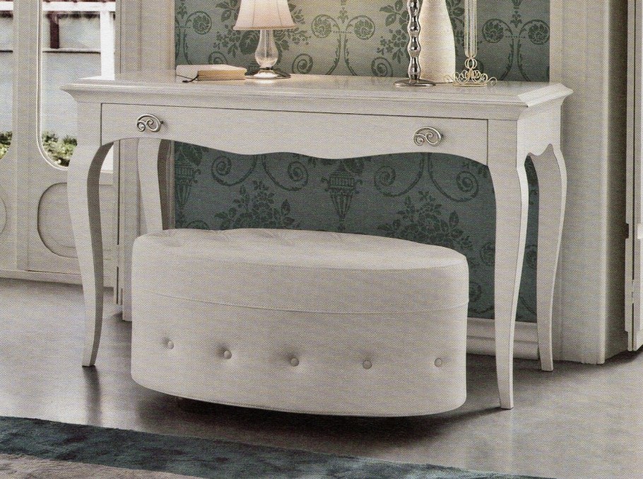 Белая консоль си