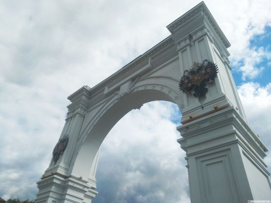 Триумфальный арки в станице Екатериноградская