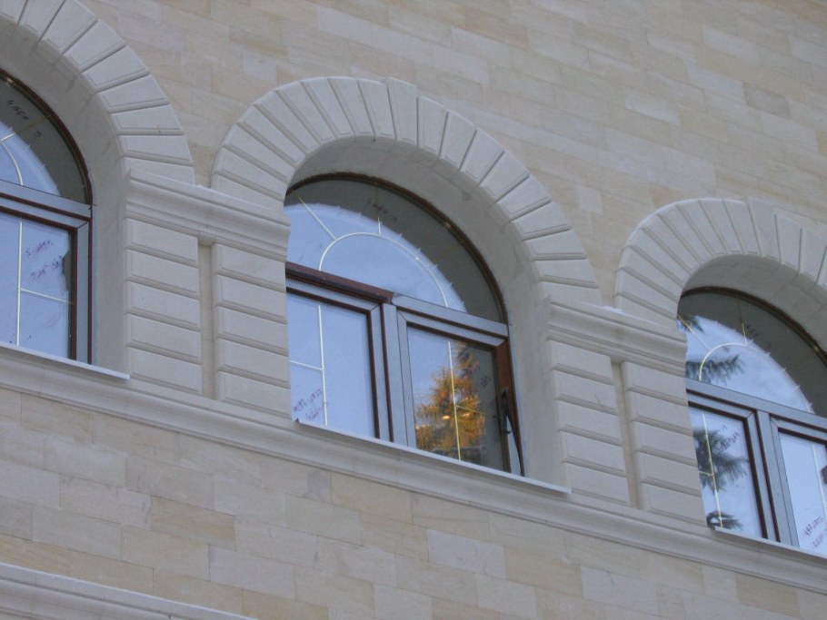Обрамление арочного окна