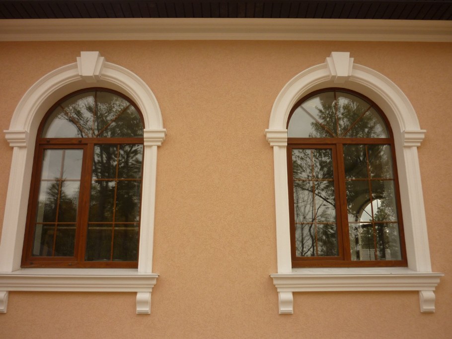 Арочные окна снаружи