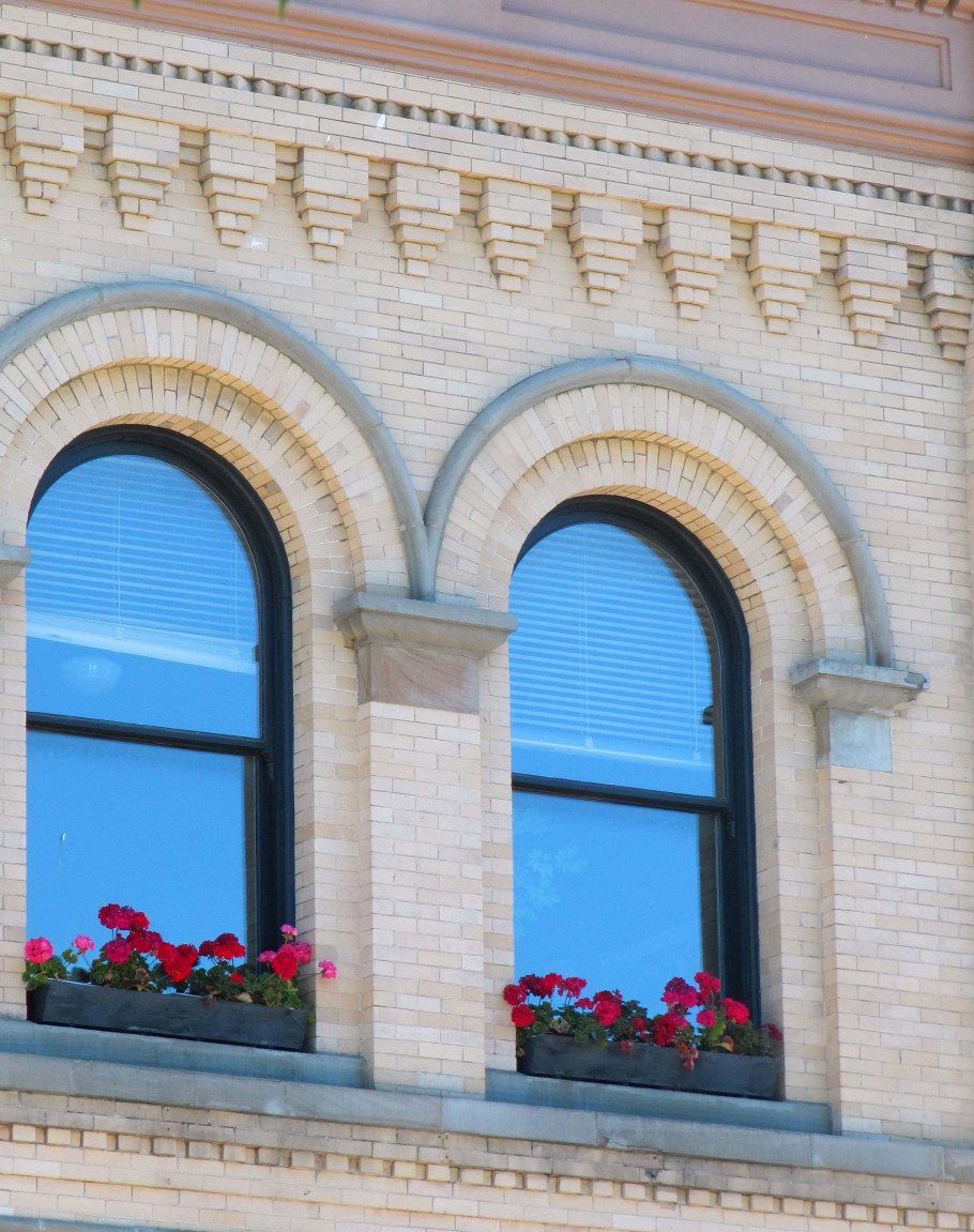 Арочное окно облицовка