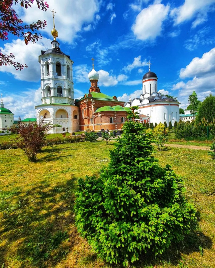 Кто такие монастыри