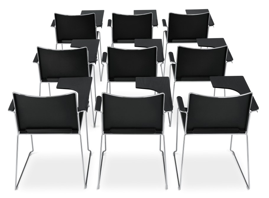 Ряд стульев на прозрачном фоне