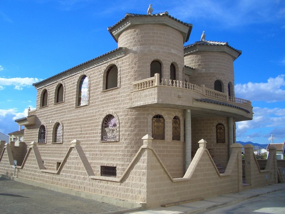 Здания из известняка