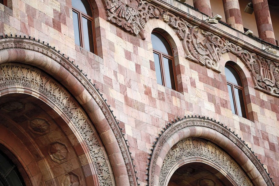 Туф камень Армения Ереван