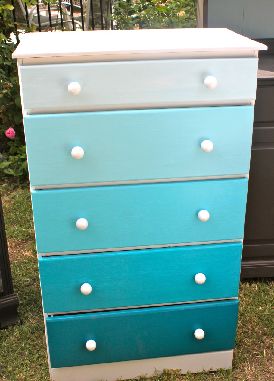 Комод синего цвета