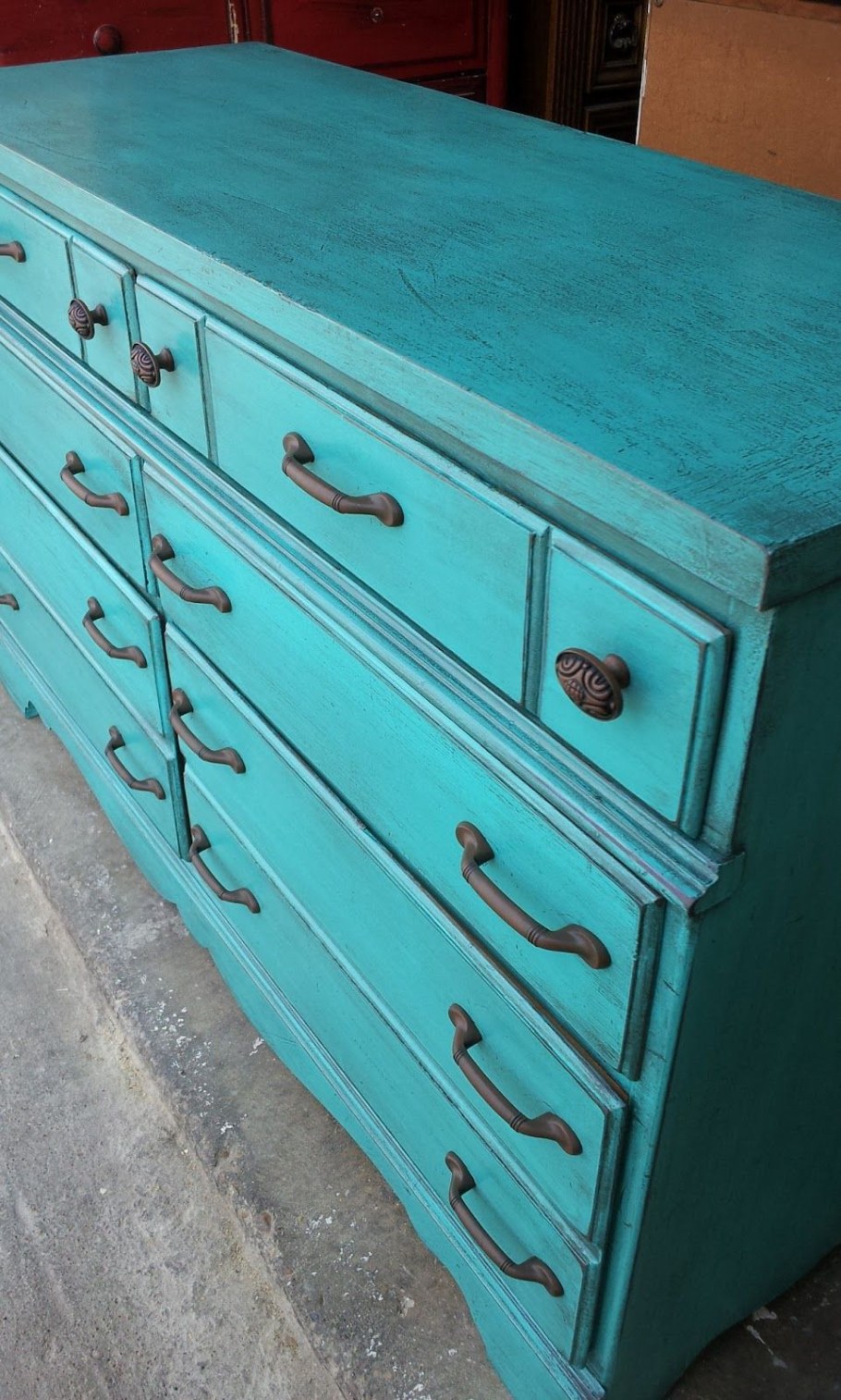 Состаренная бирюзовая мебель