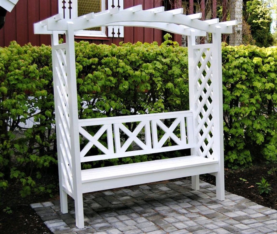 Пергола со скамейкой