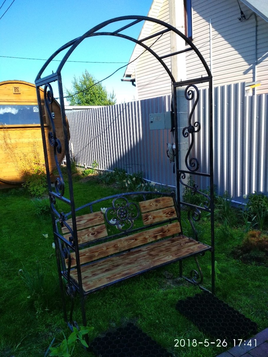 Арка Садовая металлическая с лавочкой