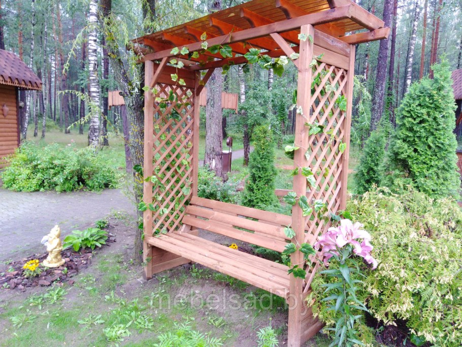 Пергола со скамейкой