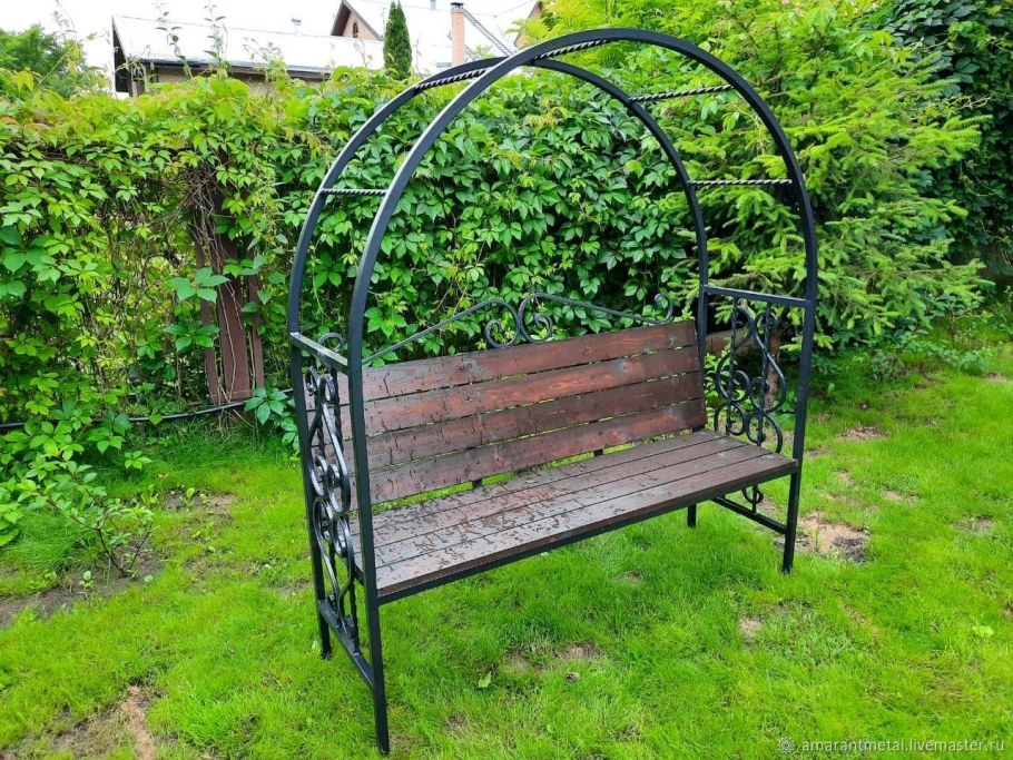 Скамейка с аркой