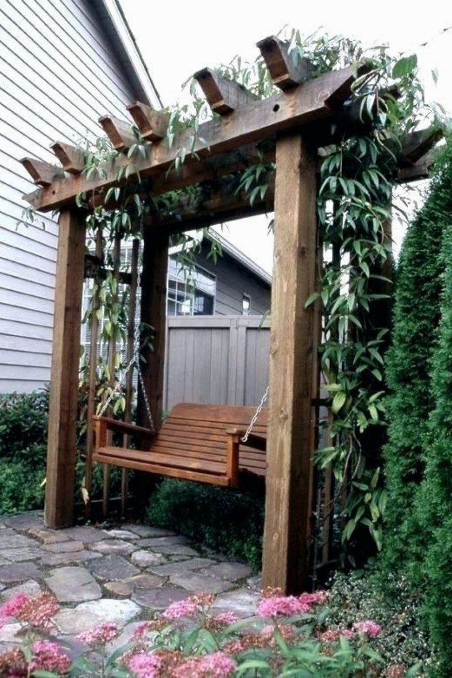 Пергола деревянная с качелями