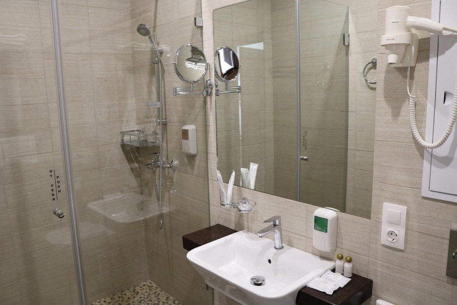 Отели с душевой кабиной в номере Москва