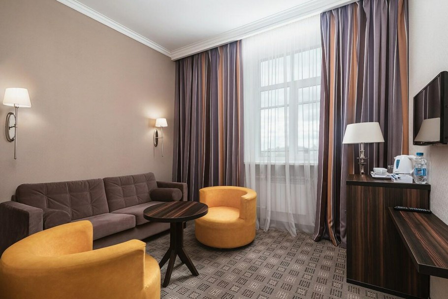 Славянка Суворовская площадь, 2, стр. 3, Москва