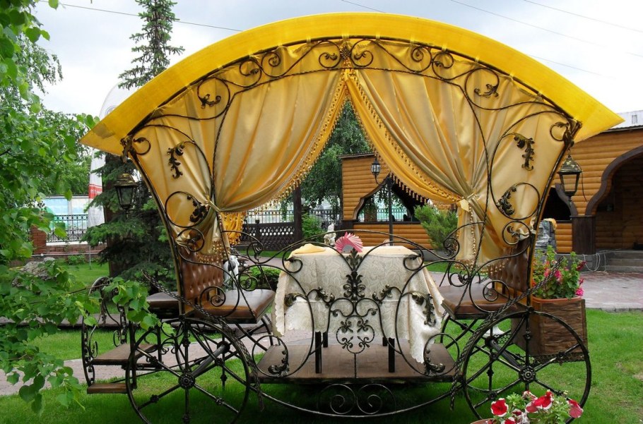 Кованая карета беседка