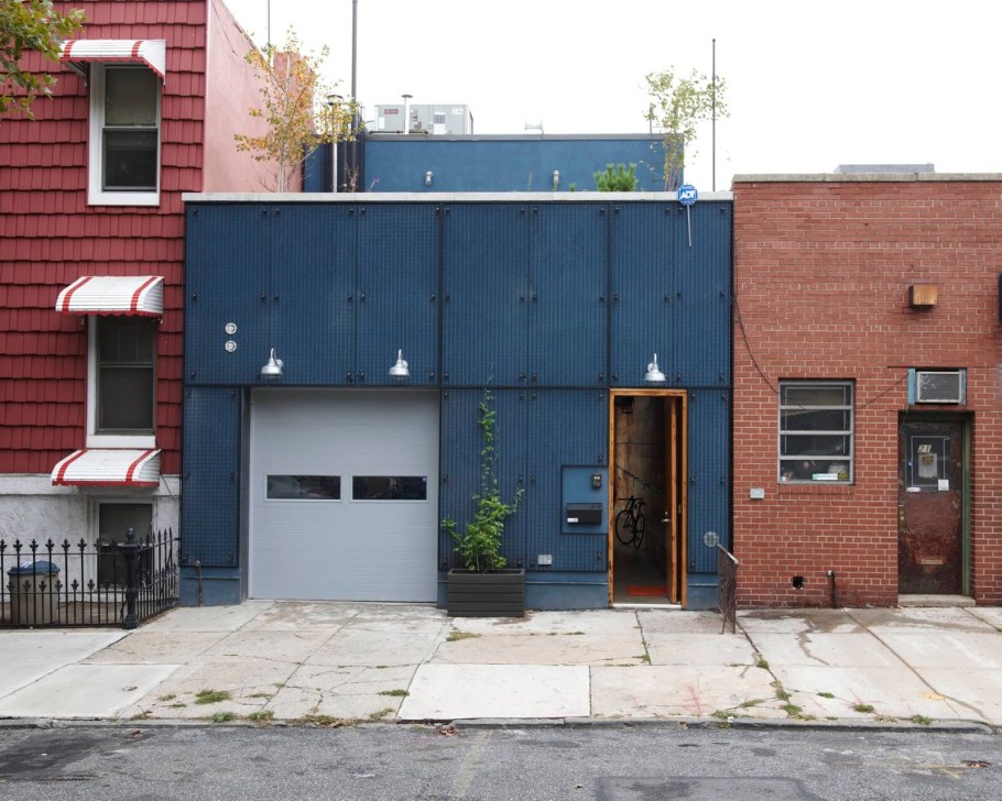 Дом из гаража в России