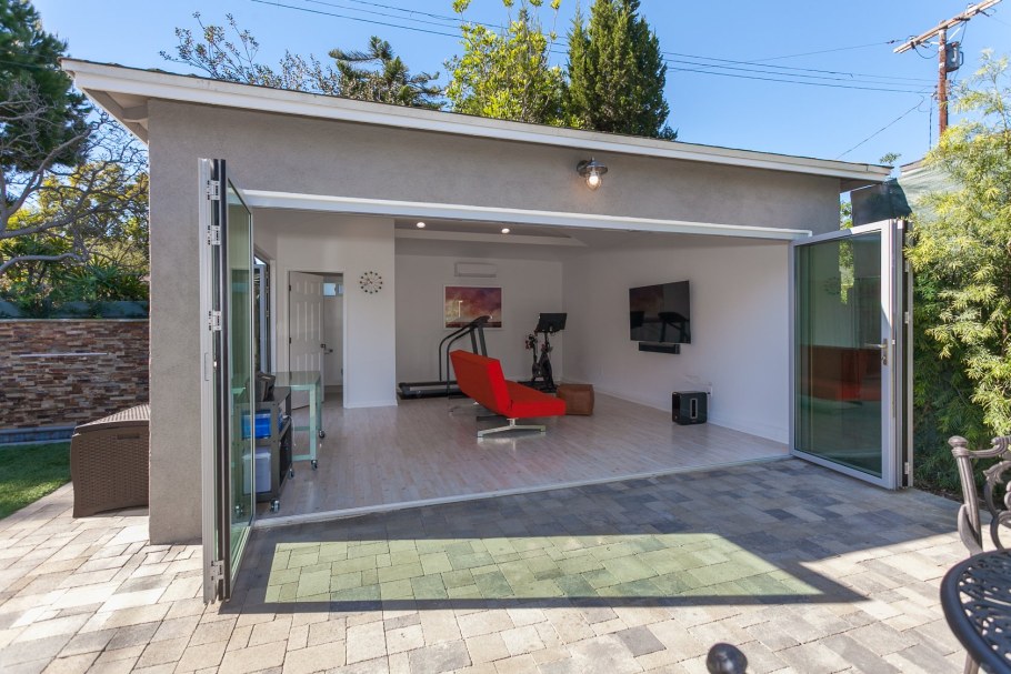 Гараж переделанный в дом