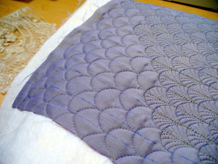 Простегать одеяло вручную