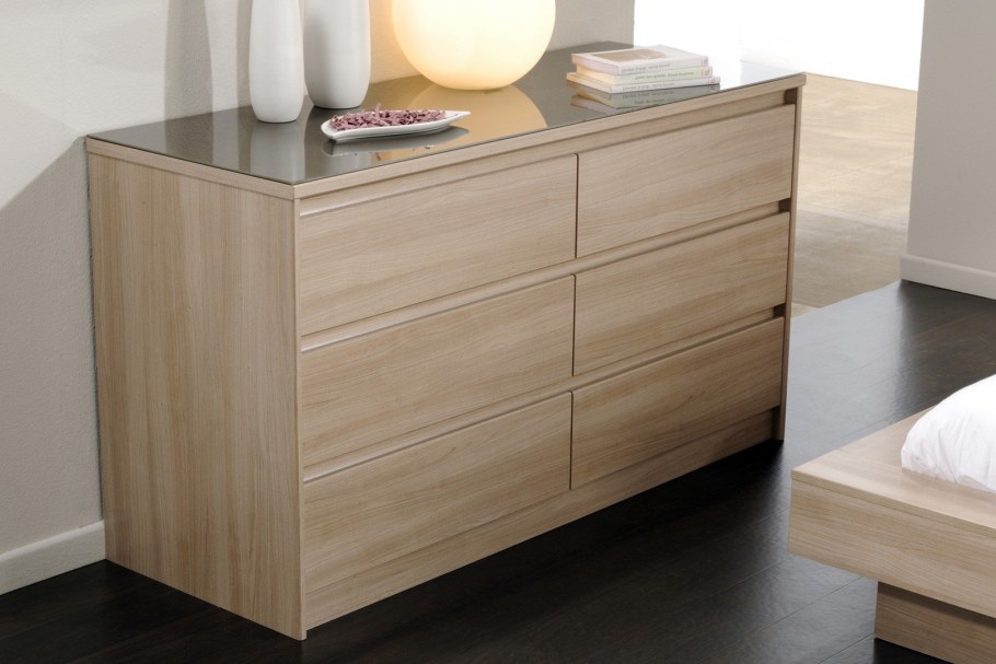 Комод со скрытыми ручками