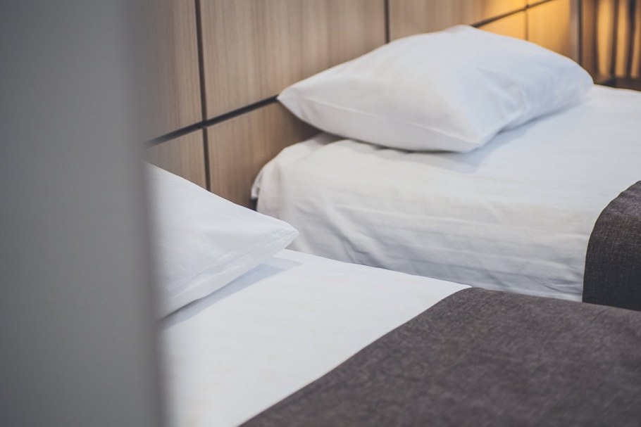 Рыбинск отель Виконда ночью