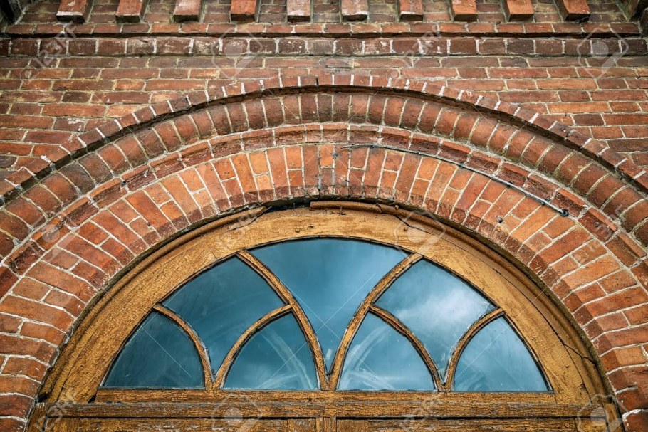 Арочные окна из кирпича