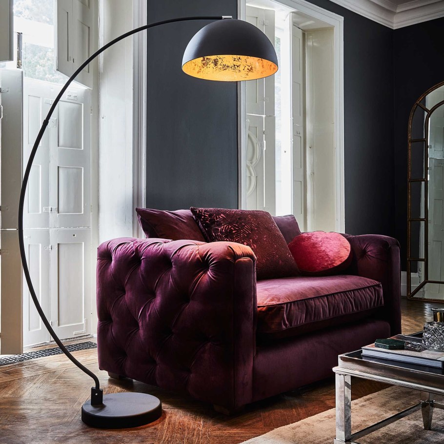 Торшер в интерьере гостиной