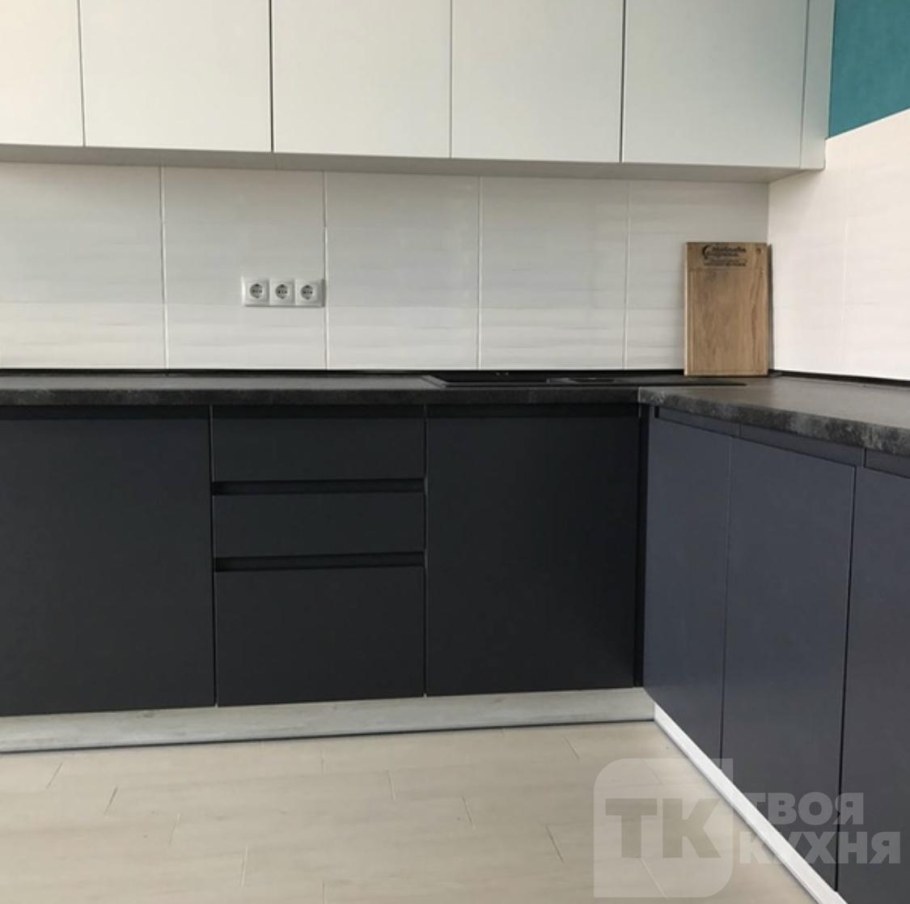 Кухня цвета графит матовый