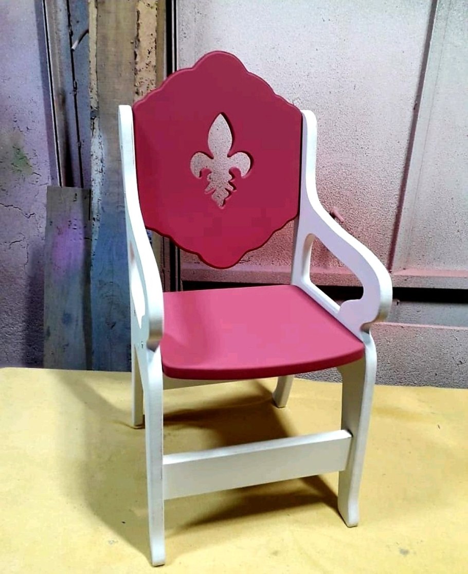 Детский стул с подлокотниками