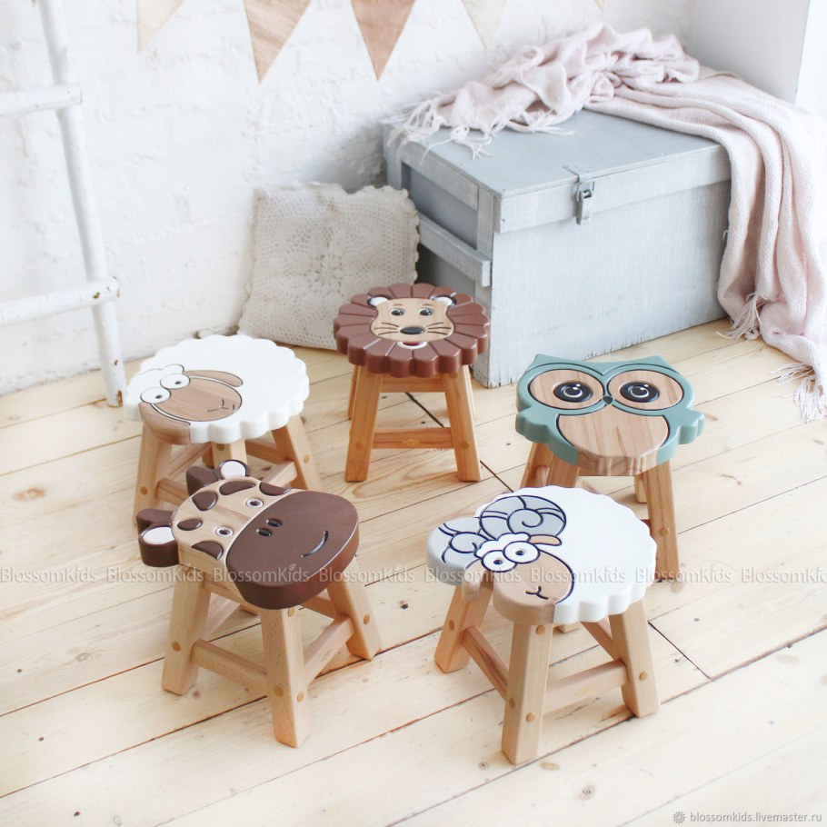 Детская табуретка из дерева